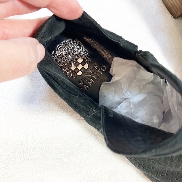 Vince Camuto 🔥SALE🔥 black suede perforated versatile booties Sz 8.5/39 - Picture 2 of 8